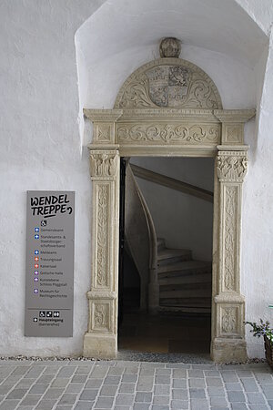 Pöggstall, Schloss Pöggstall (Rogendorf), Portal im Innenhof, um 1540
